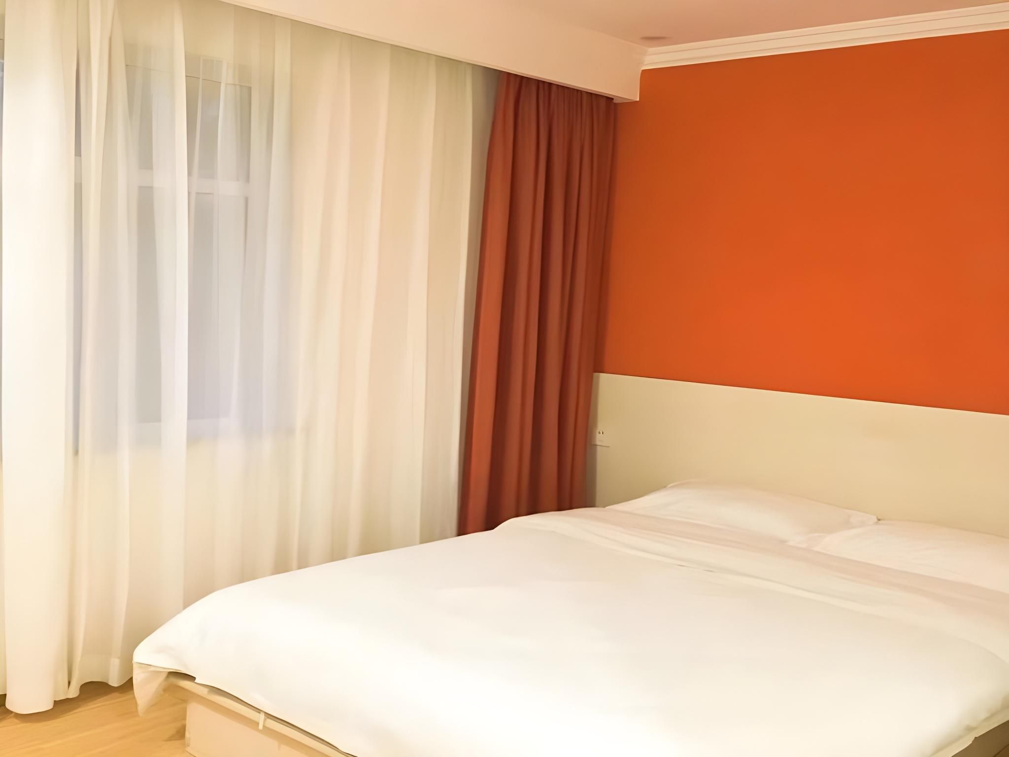 GTI - Business 1 Bed Room, 1.8M Bed