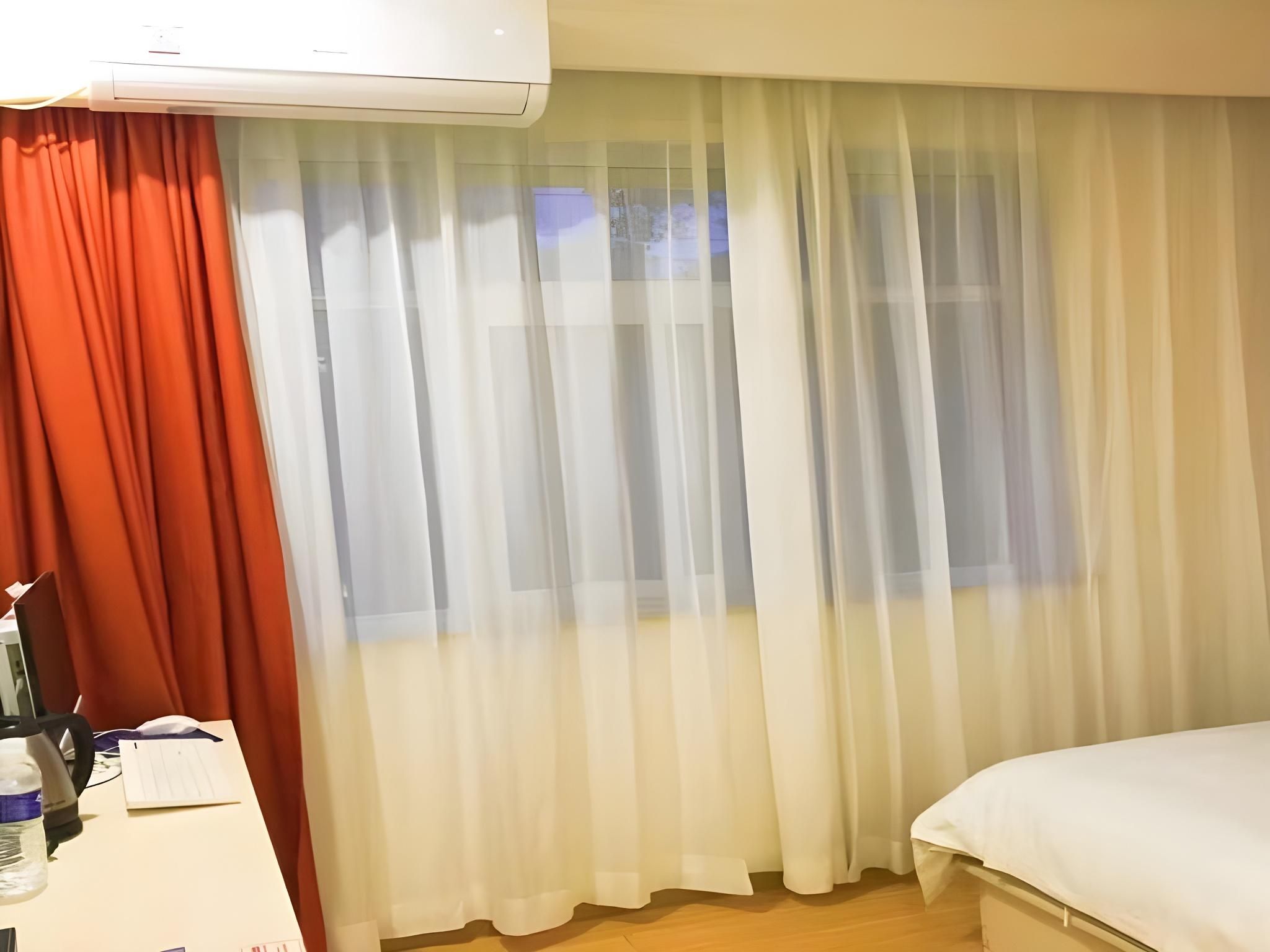 GTI - Business 1 Bed Room, 1.8M Bed
