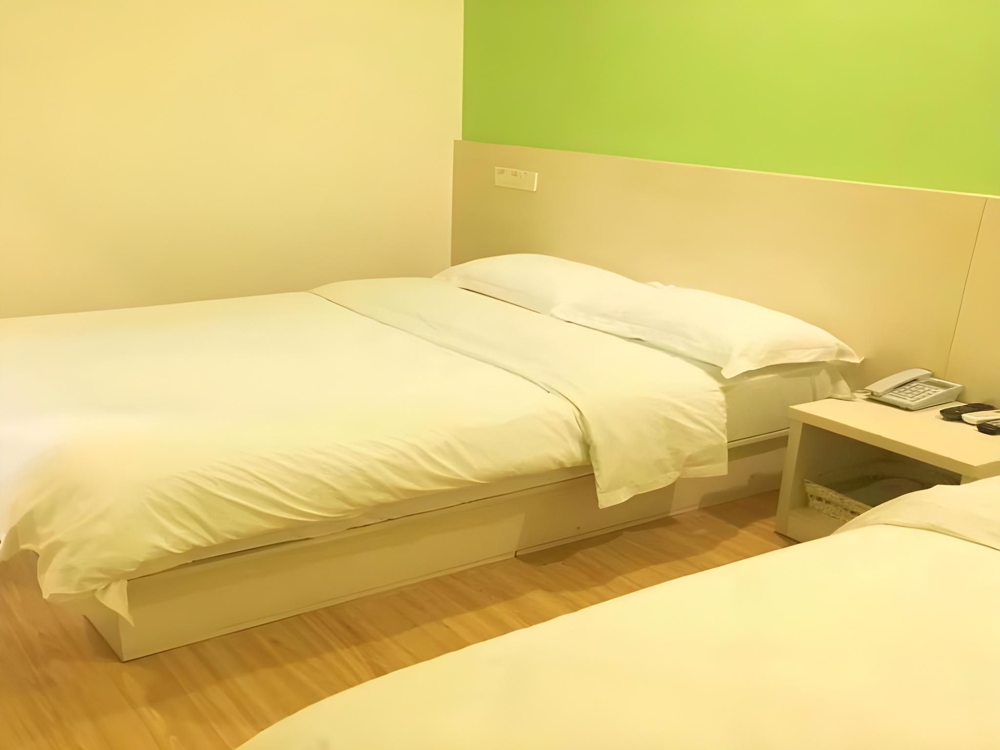 GTI - Suite with 1.8M Bed