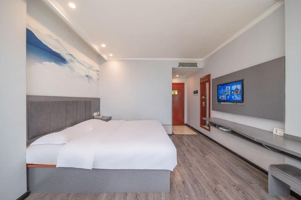 Hotel Queen Room