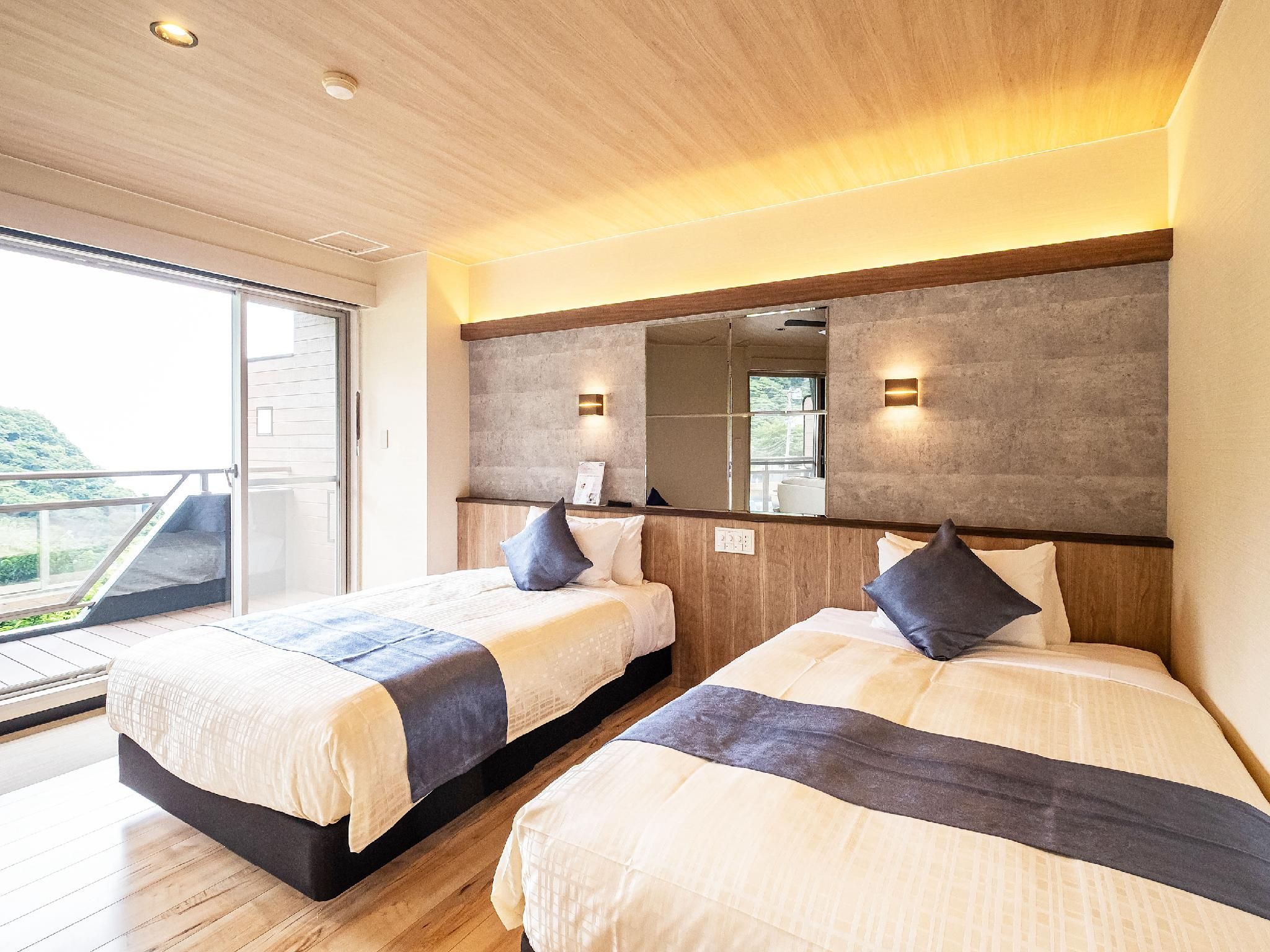 Western Modern Junior Suite with Shigaraki Ware Open-Air Bath