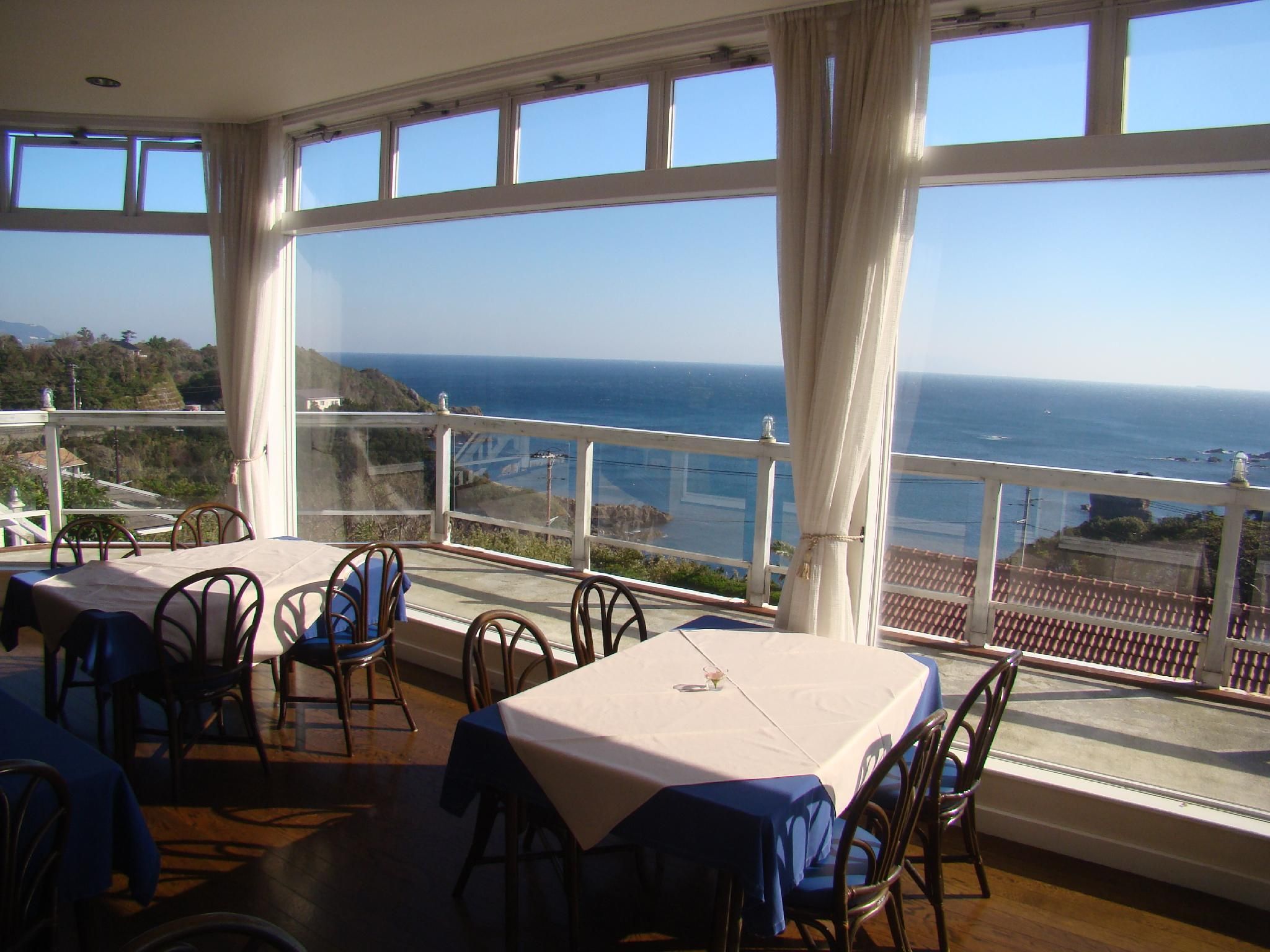 hotel cliff-side