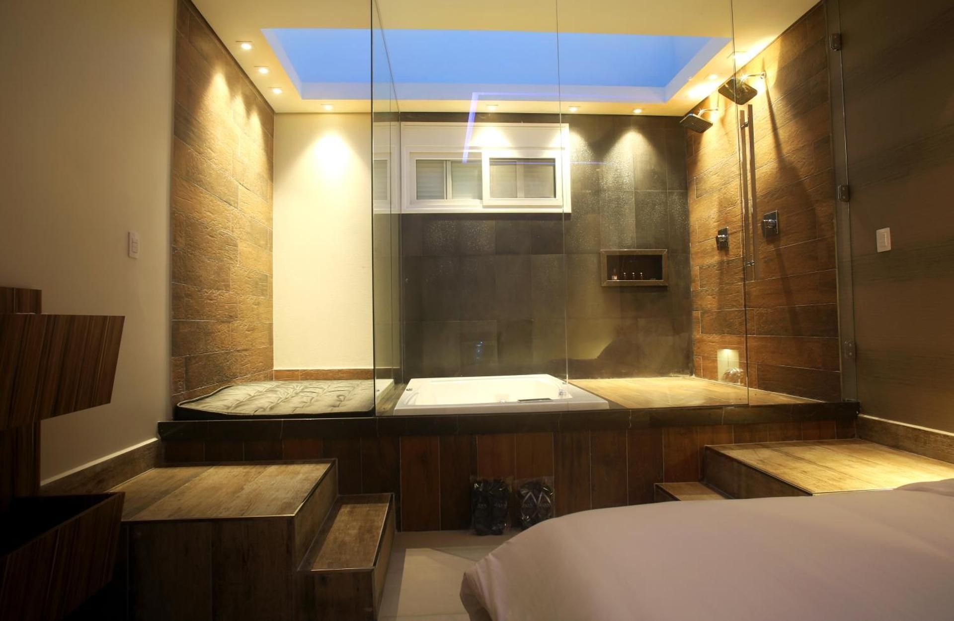 Deluxe Suite with Spa Bath
