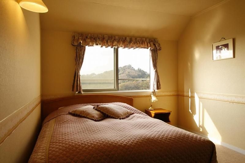 Twin Bed Room