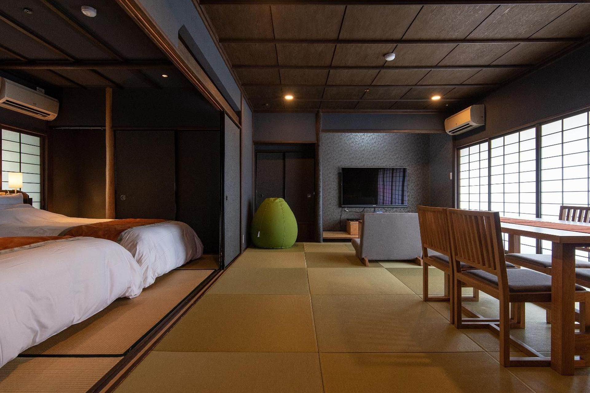 Two-Beds Junior Suite with Hot Spring Bath (2nd Floor)