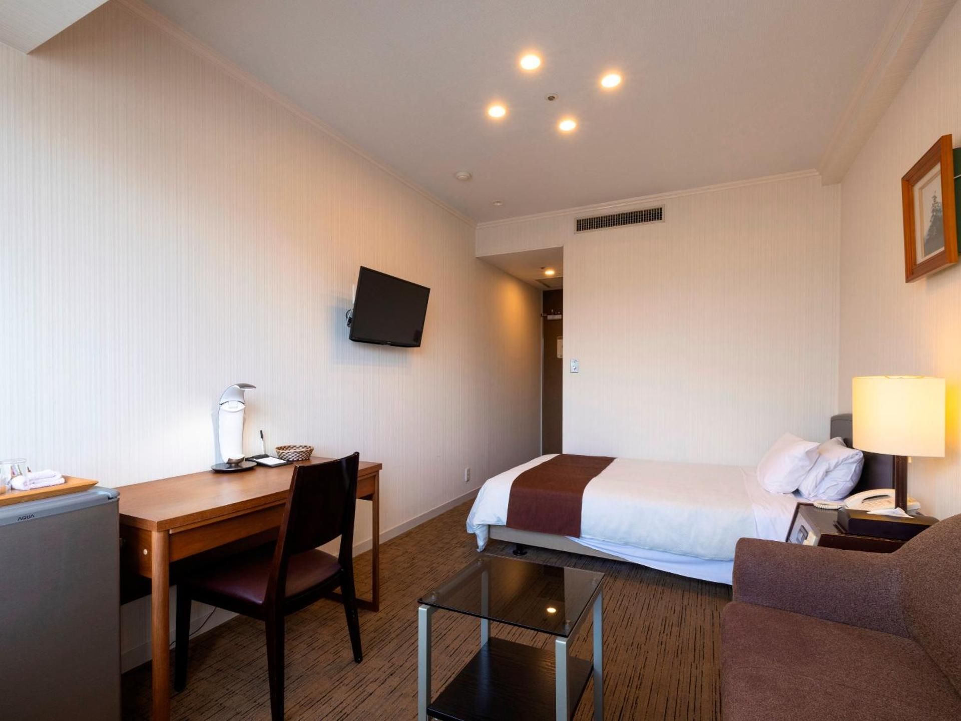 Standard Single Room with Mountain View