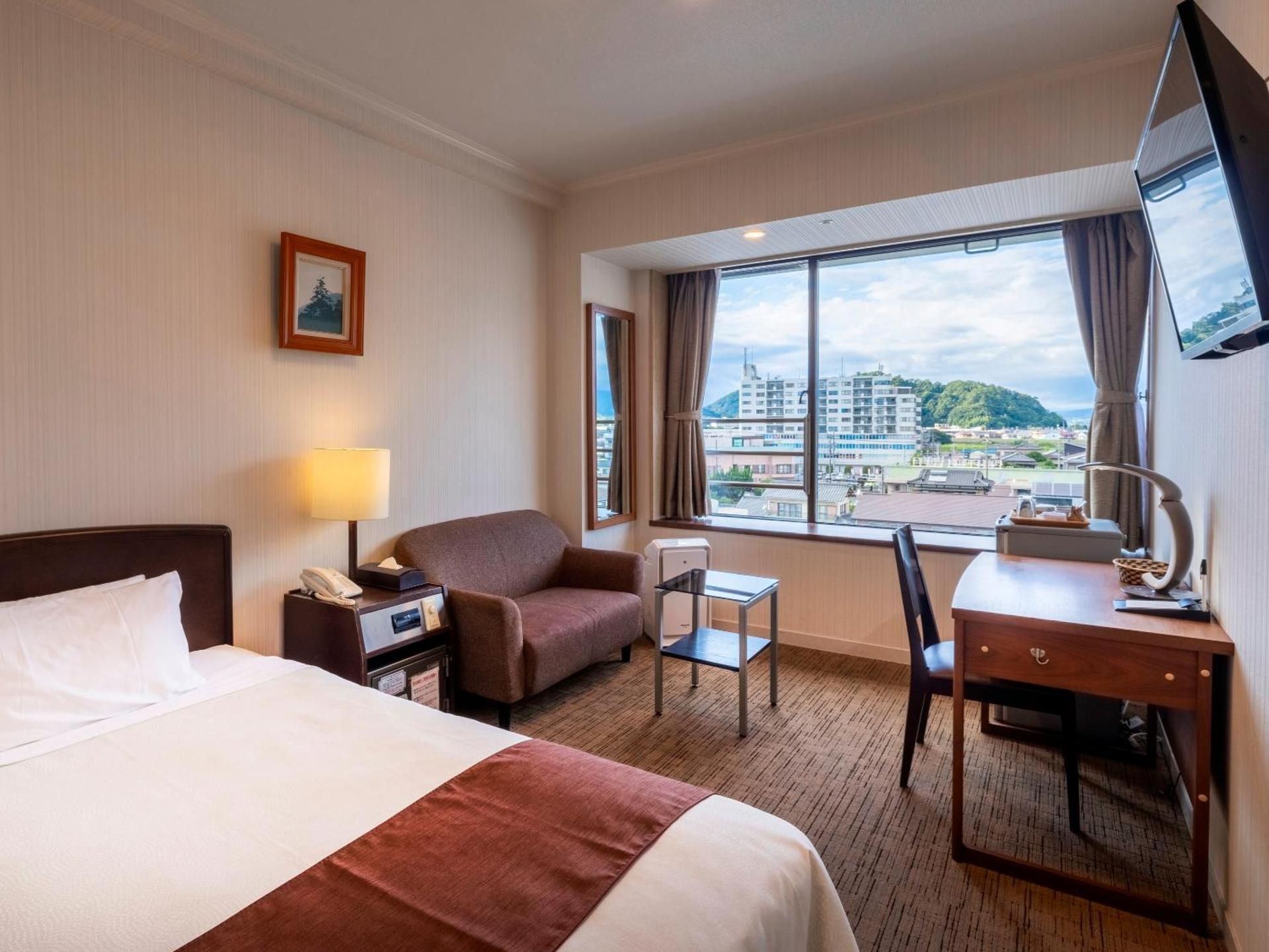 Standard Single Room with Mountain View