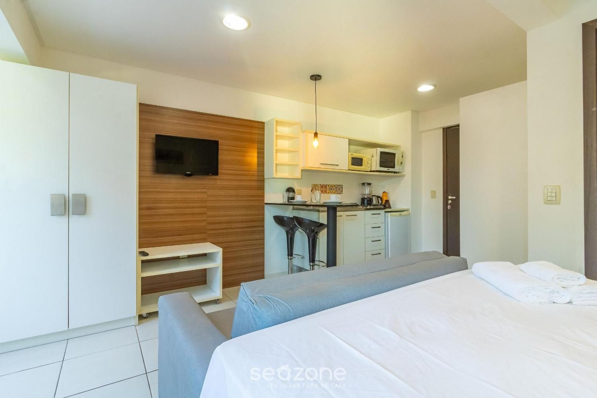 Apartment with Lake View