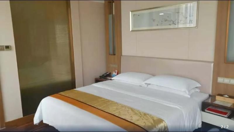 1 King Bed Smoking Executive Suite