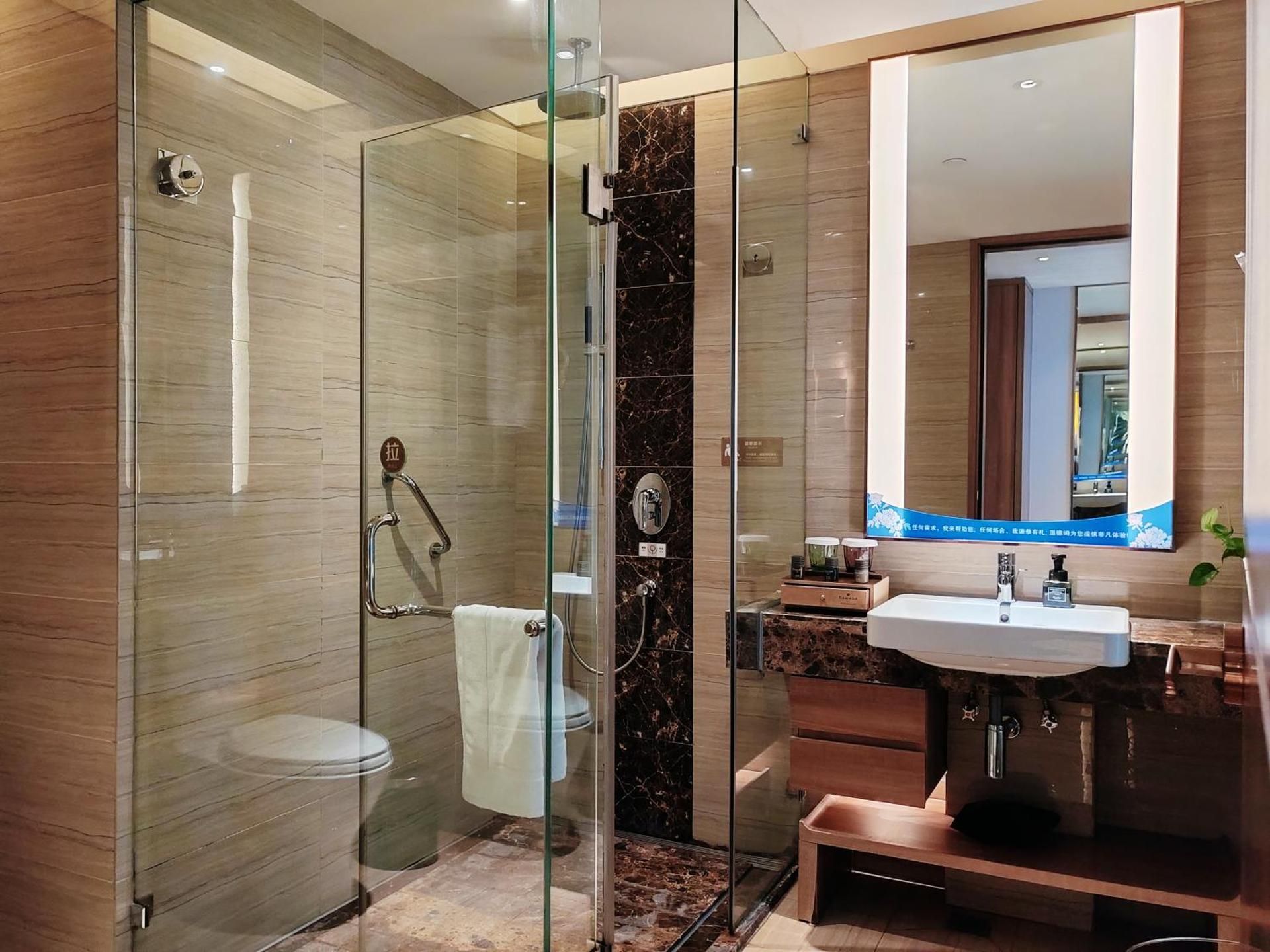 Ramada by Wyndham Heze Business 2 Double Bed Non-Smoking Room 3