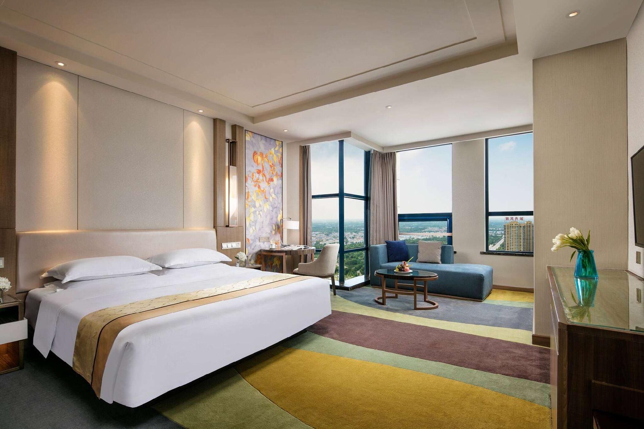 1 King Bed Smoking Room