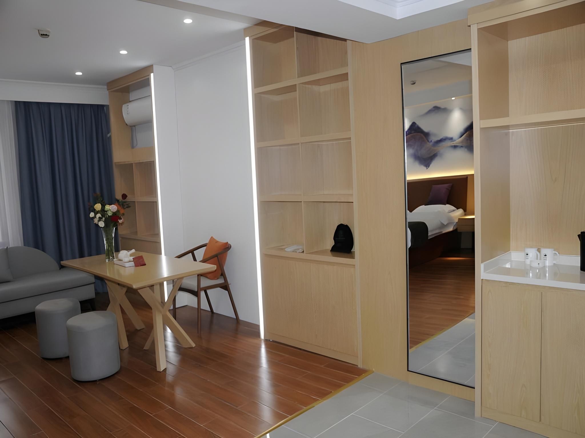 Senior Suite