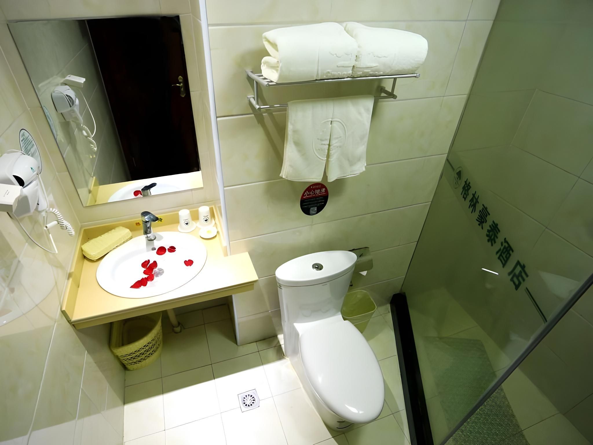 GreenTree Inn Shandong Yuncheng Ximen Street Songjiang Kung Fu School Business Hotel Family Room 2