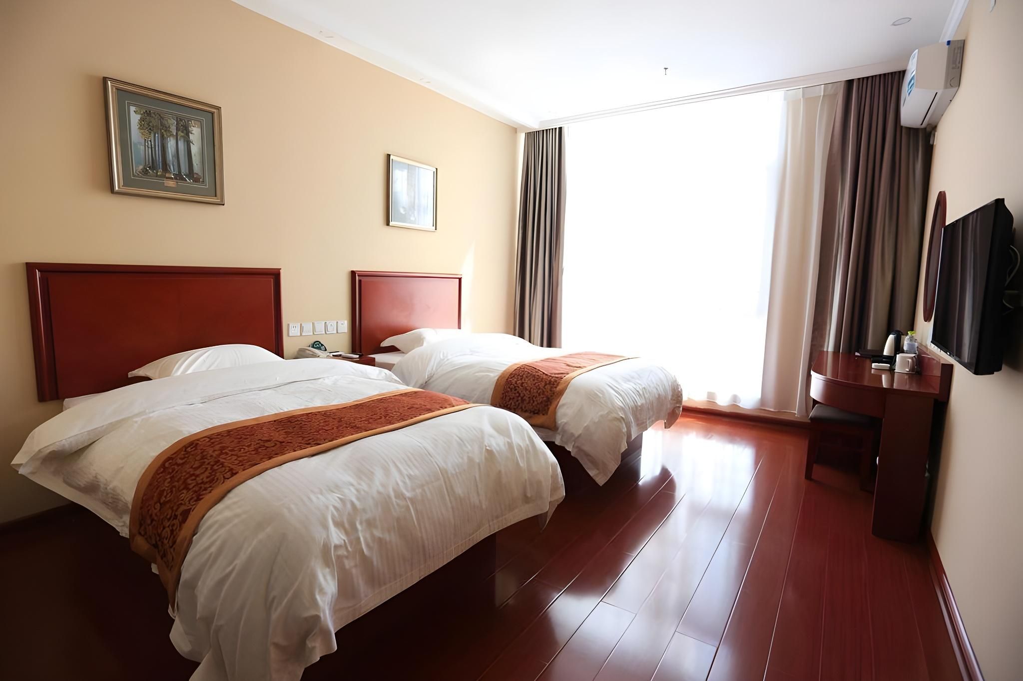 Twin Bed Room