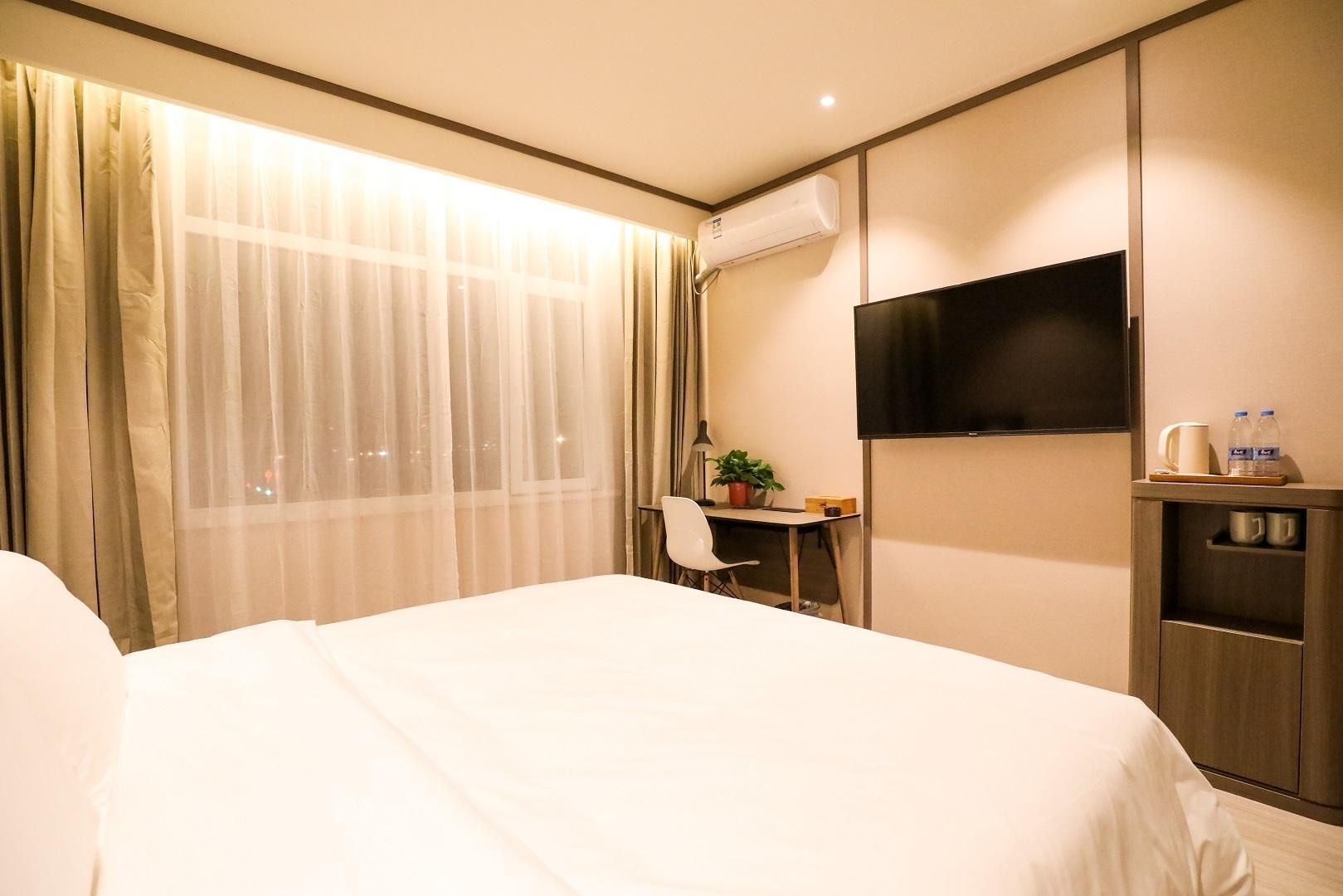 Huazhu - Superior T Bed Room