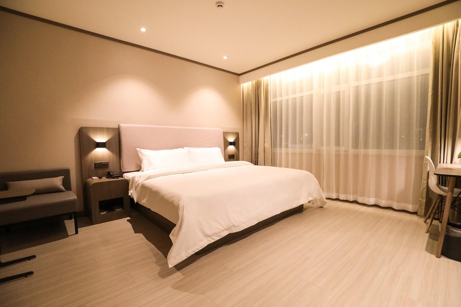 Huazhu - Superior T Bed Room