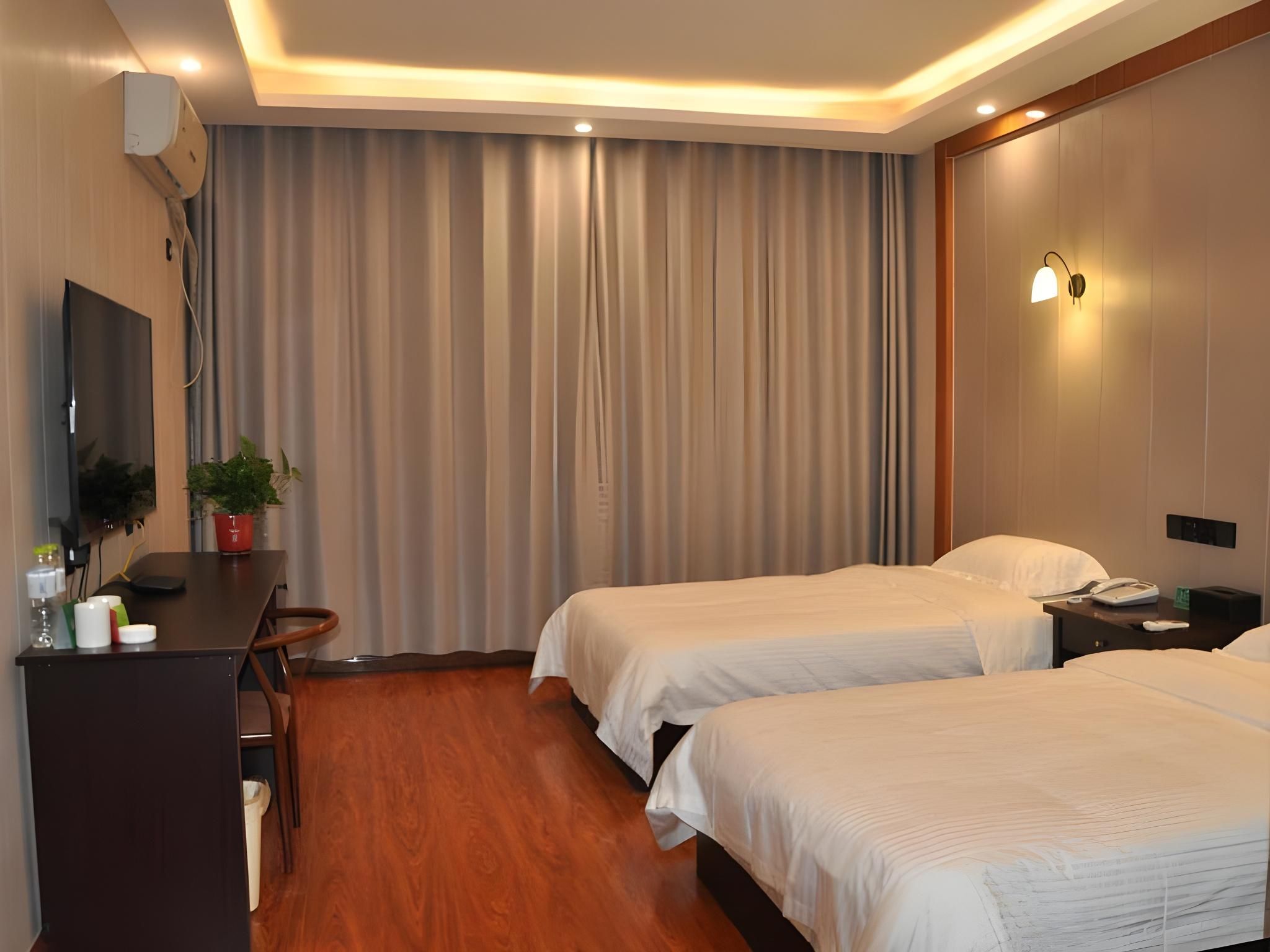 2 Bed Twin Superior Room