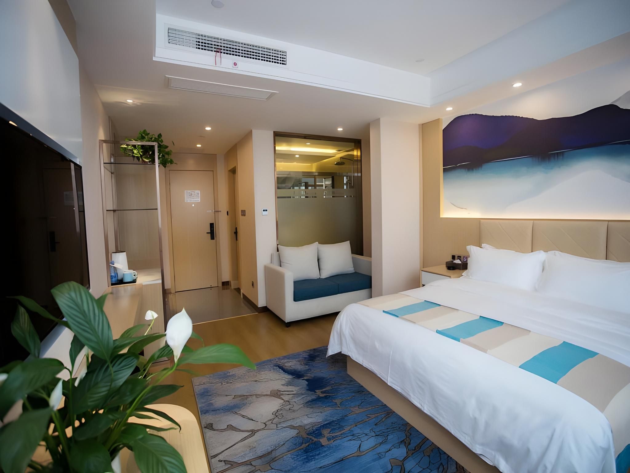 Queen Deluxe Room