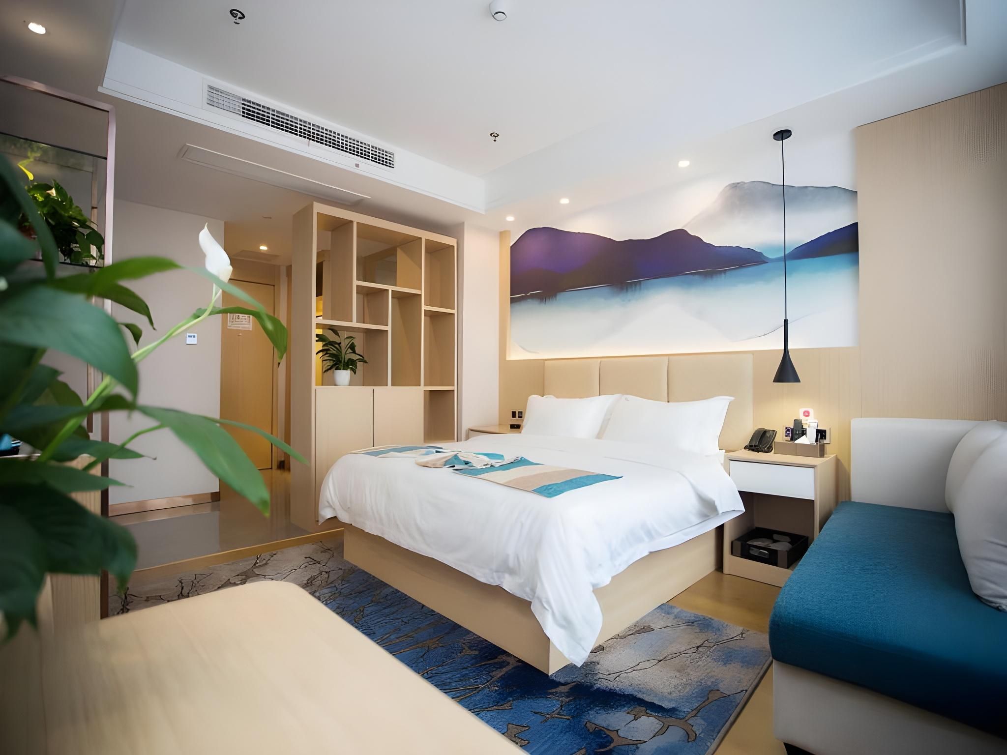 Feature Queen Room