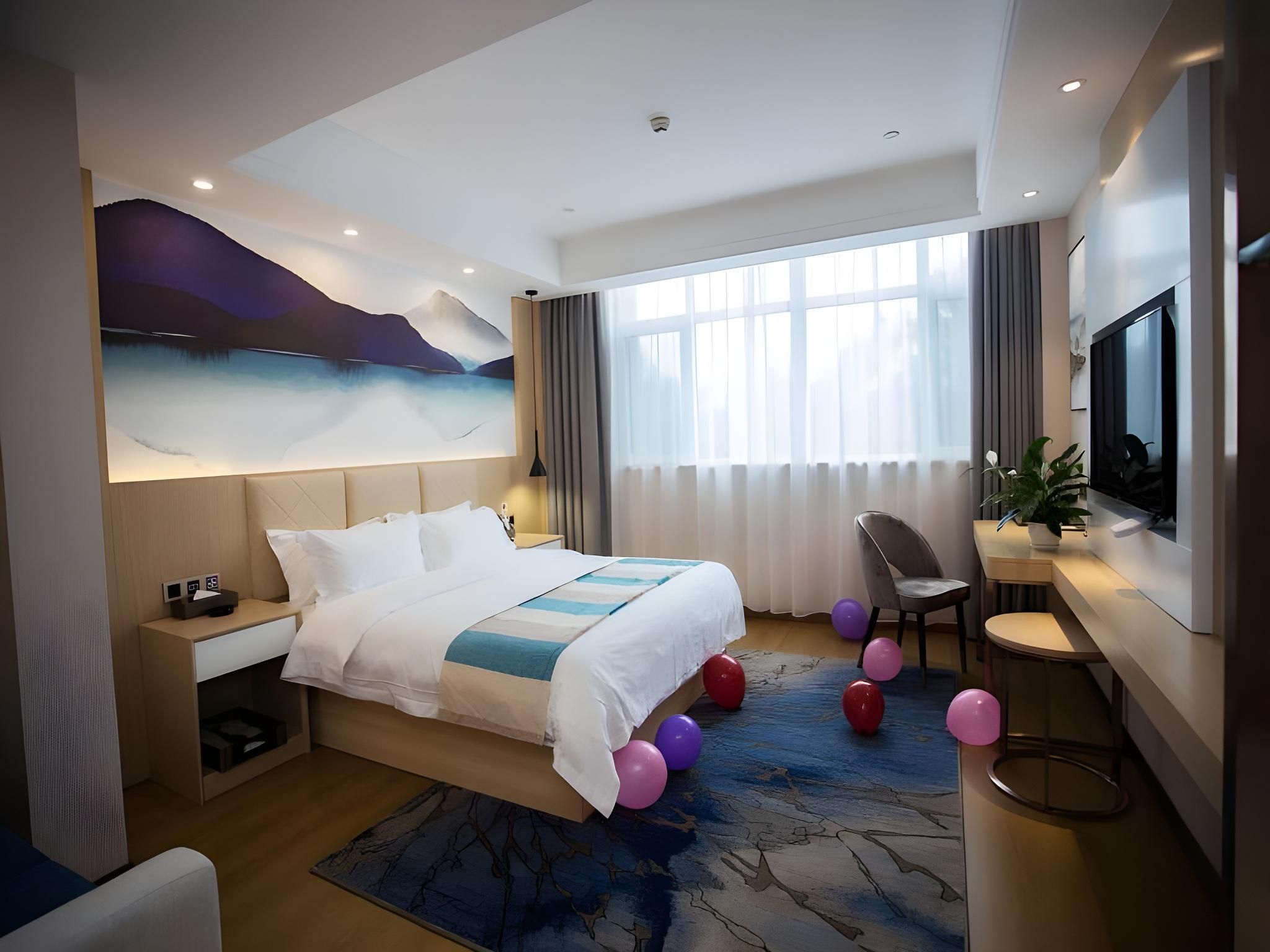 Queen Deluxe Room