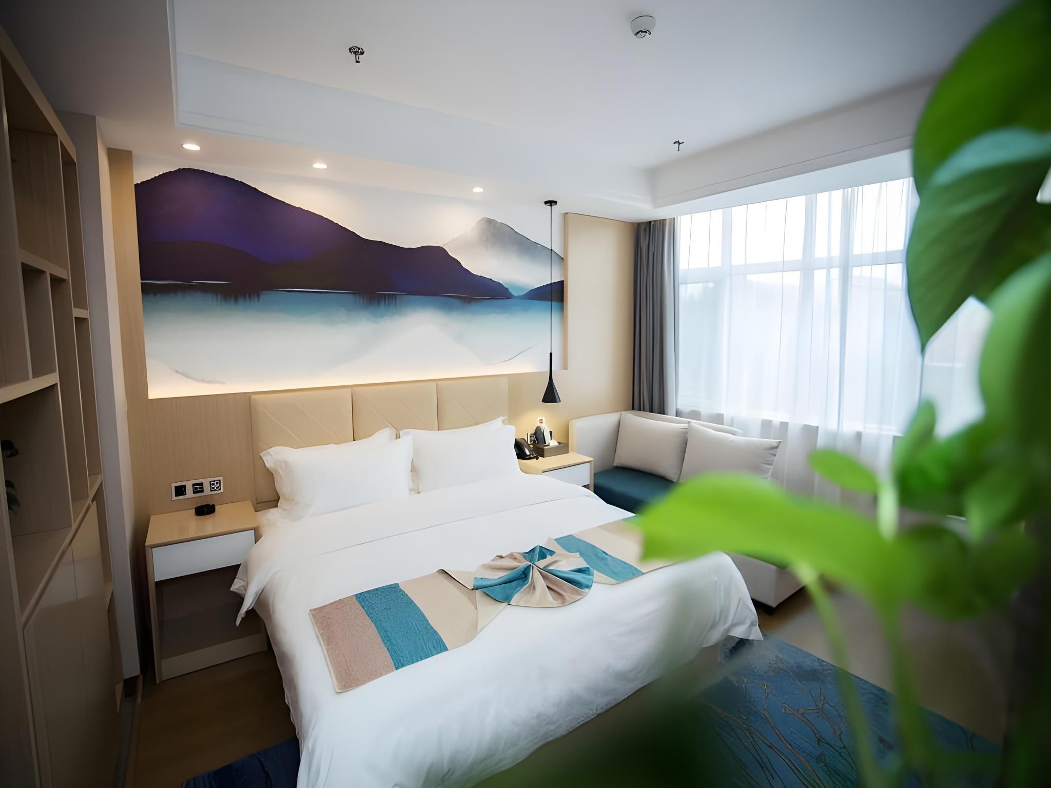 Feature Queen Room