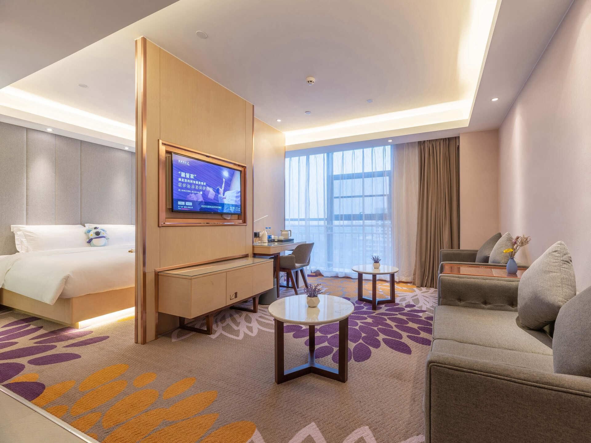 Business Suite King Bed