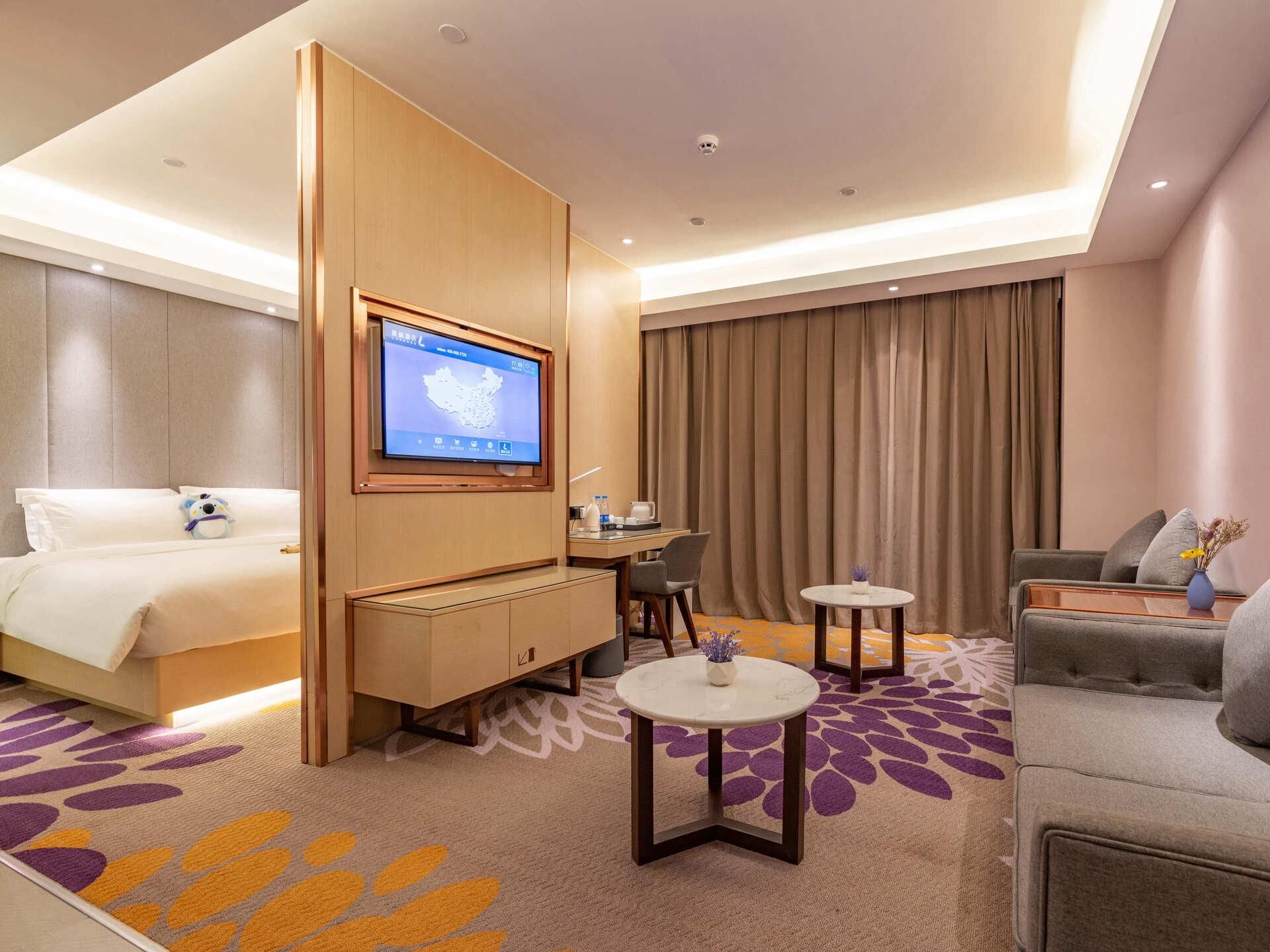 Business Suite King Bed