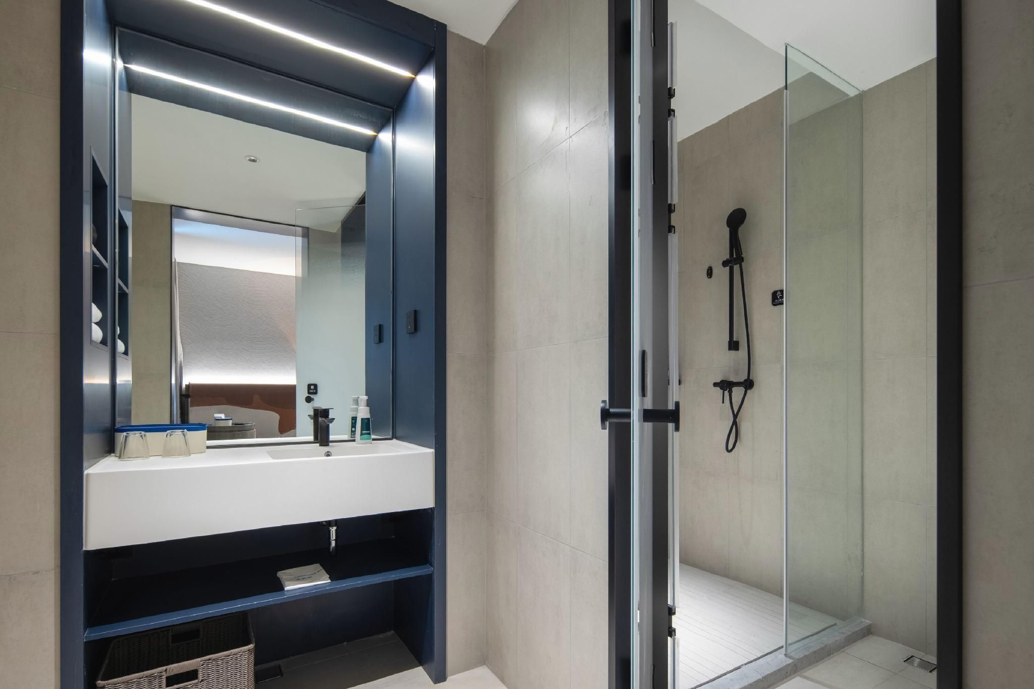 Enjoy Double Room with Lake View