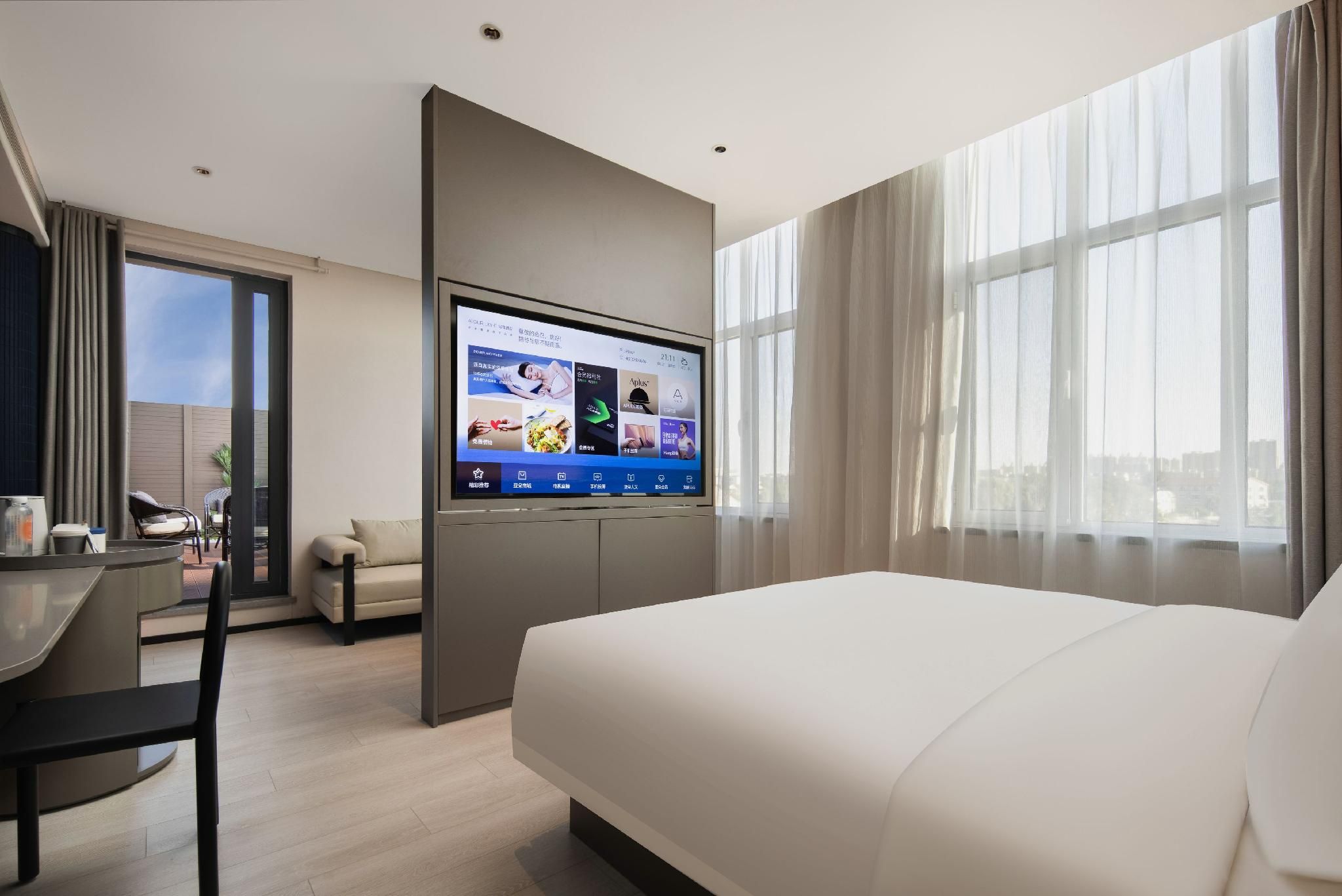 Superior Courtyard Suite