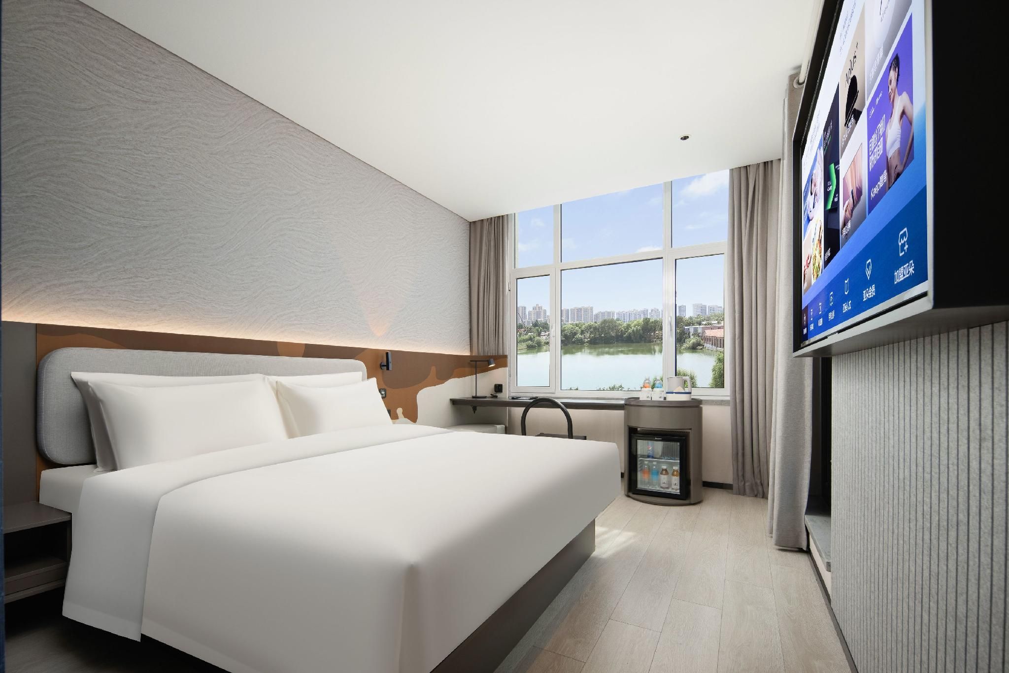 Standard King Room with Lake View