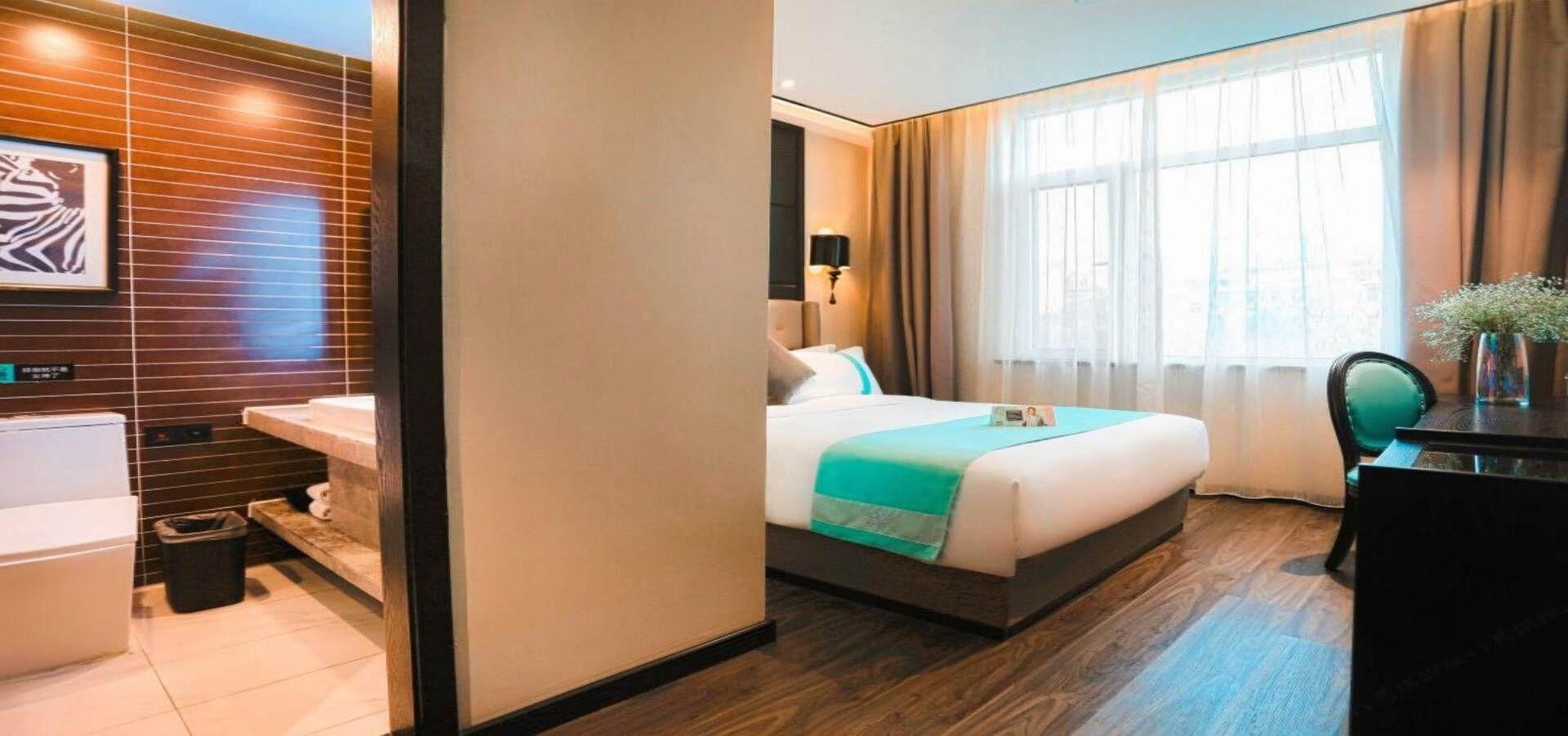 Xana - Elegant Room