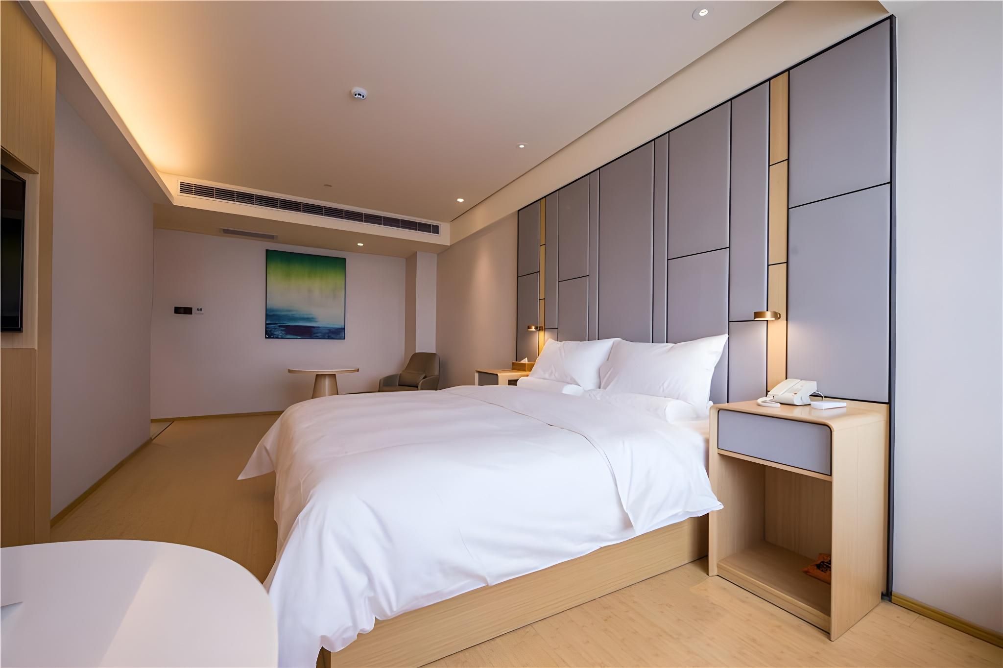 Huazhu - Destress Superior Bed Room