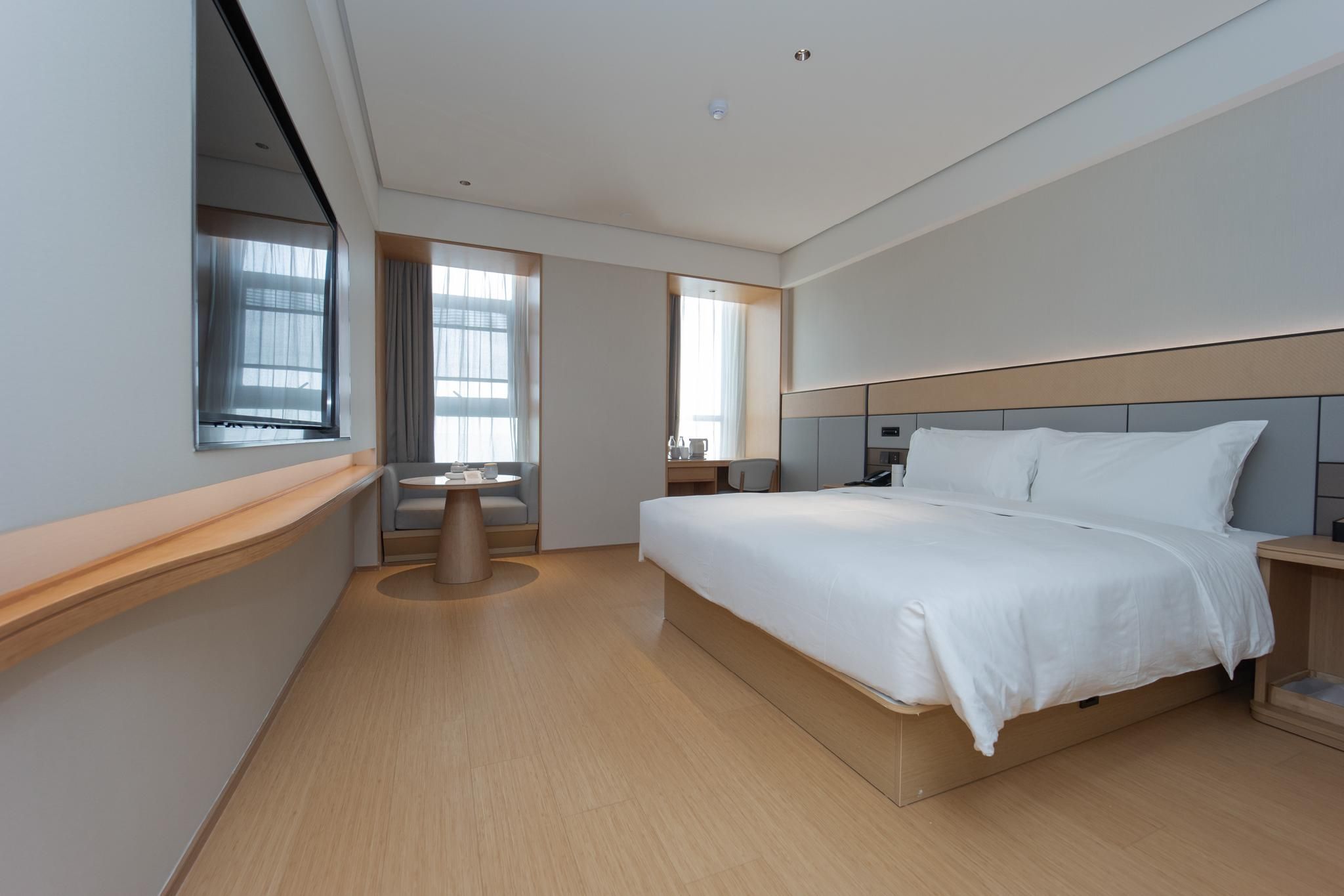 Ji Hotel Linyi Pingyi Binhe Yipin Huazhu - Room With Bed