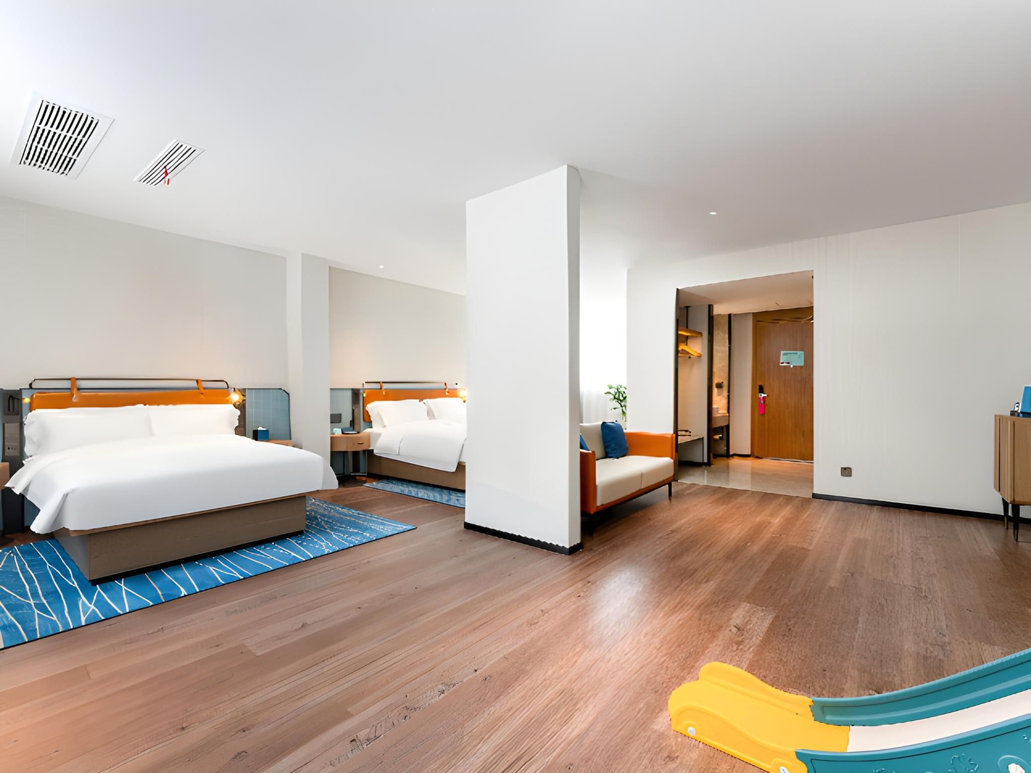Dossen - Deluxe Family Room