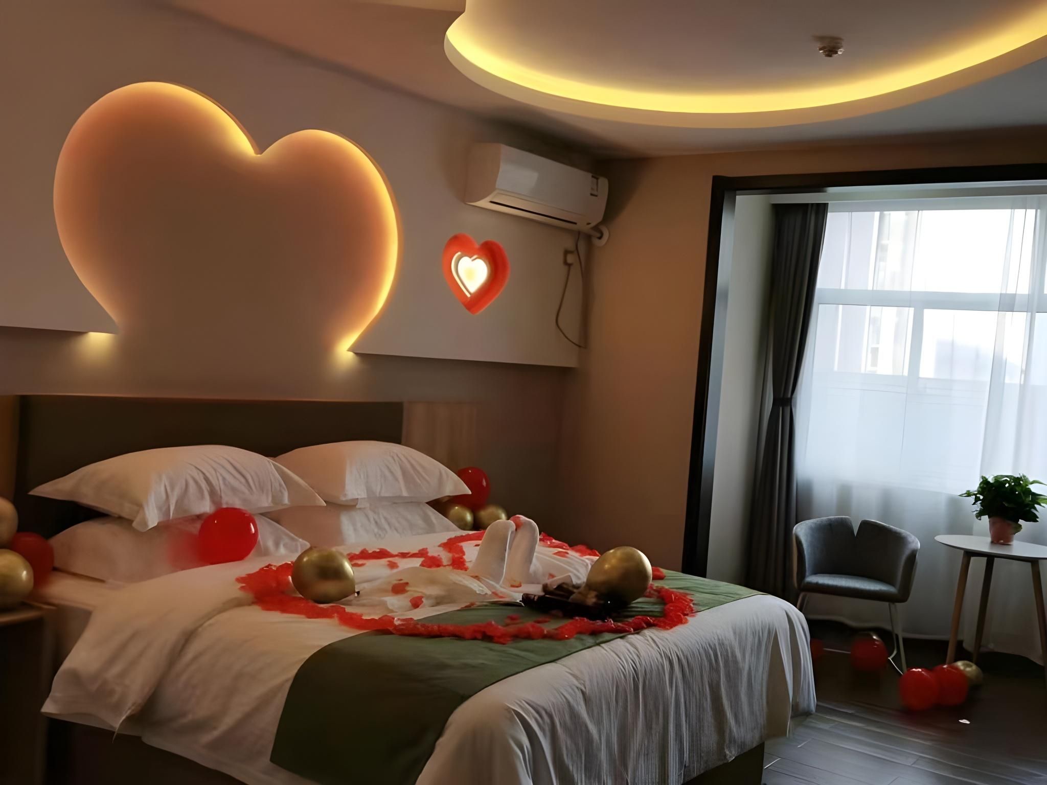 GTI - Romantic Feature 1 Bed Room