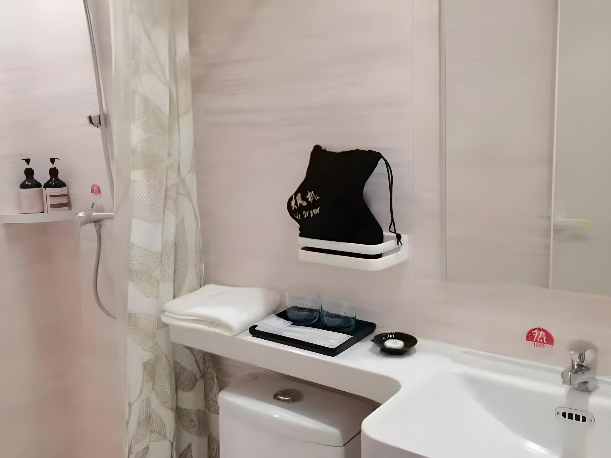 GTR - 1 Bed Guest Room no Window