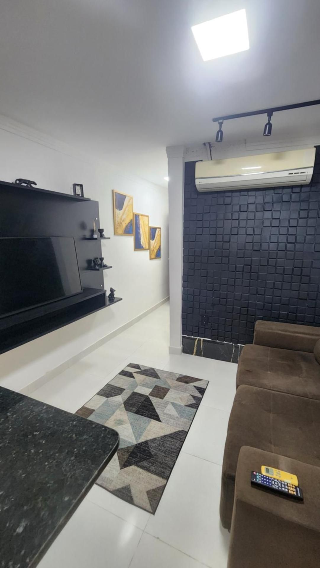 Deluxe One-Bedroom Apartment