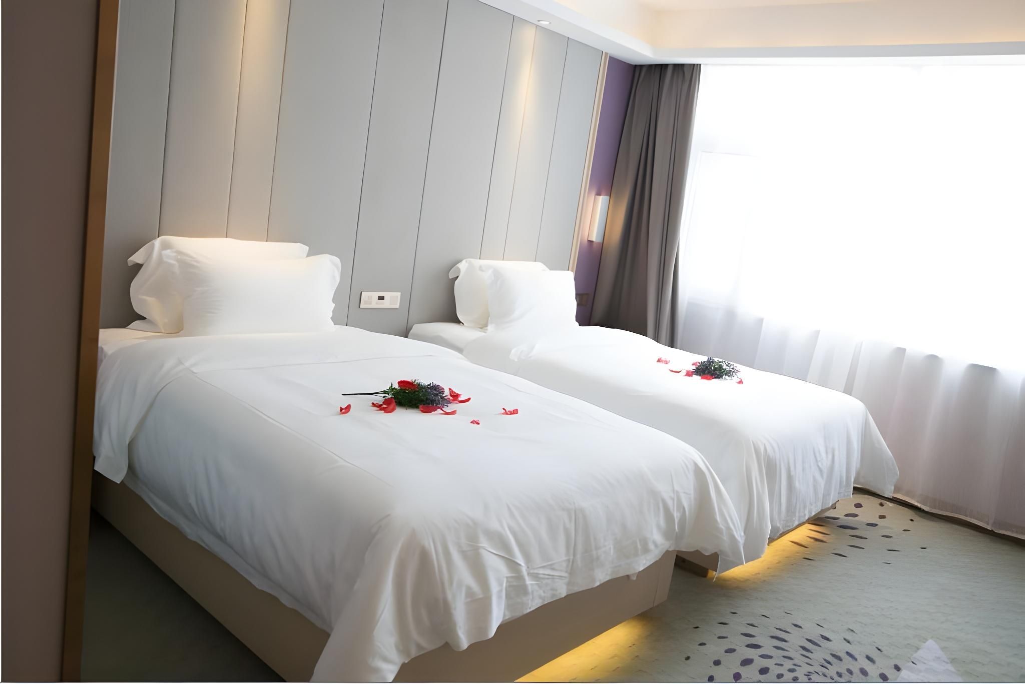 Lavande Hotels·Yishui Wande Plaza Corporate Twin, Guest room, 2 Twin/Single Bed(s), City view 3