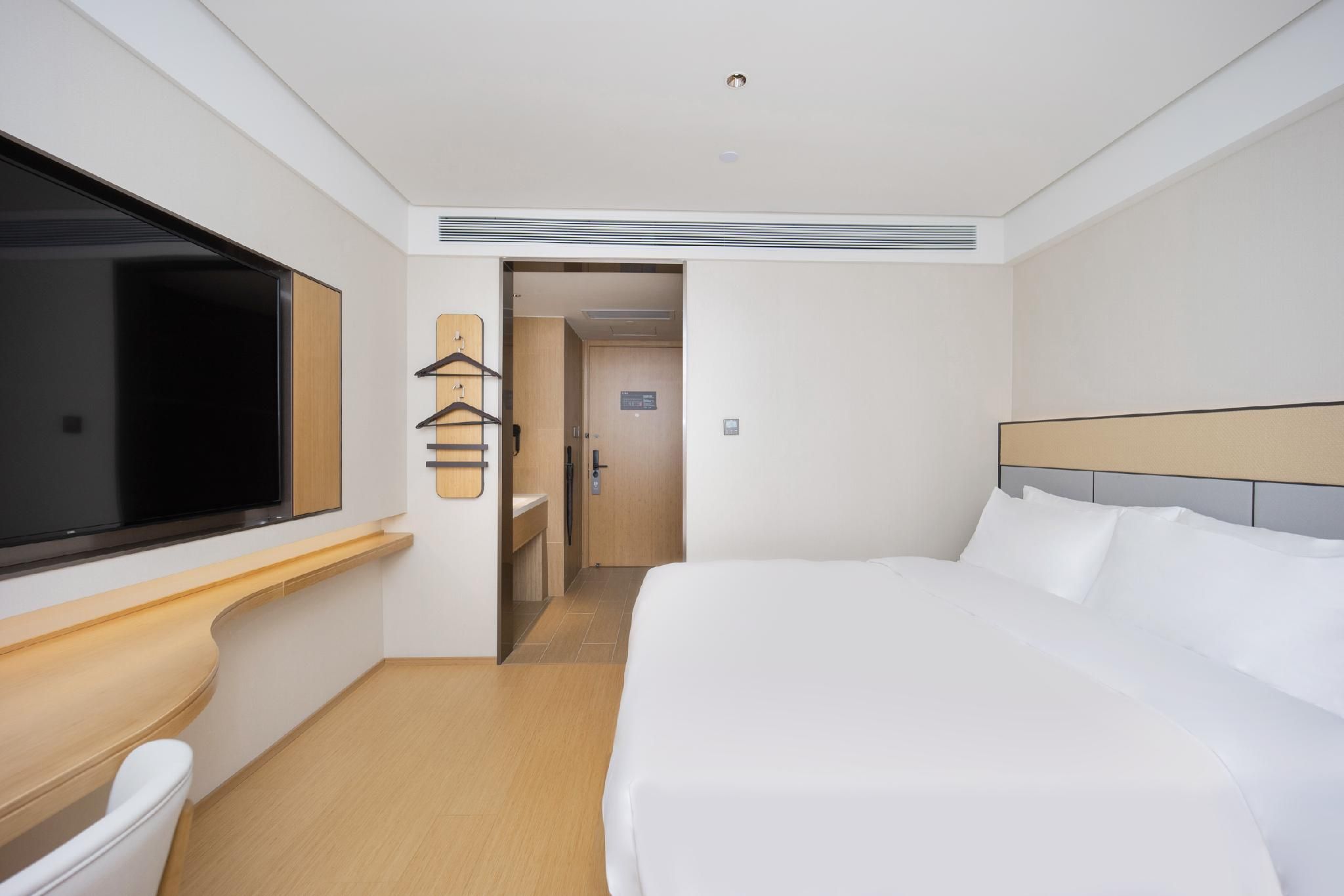 Huazhu - Room With Bed
