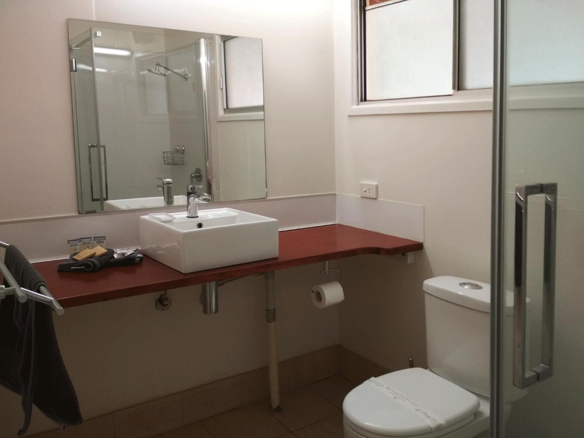 Ironbark Inn Standard Queen Room 2