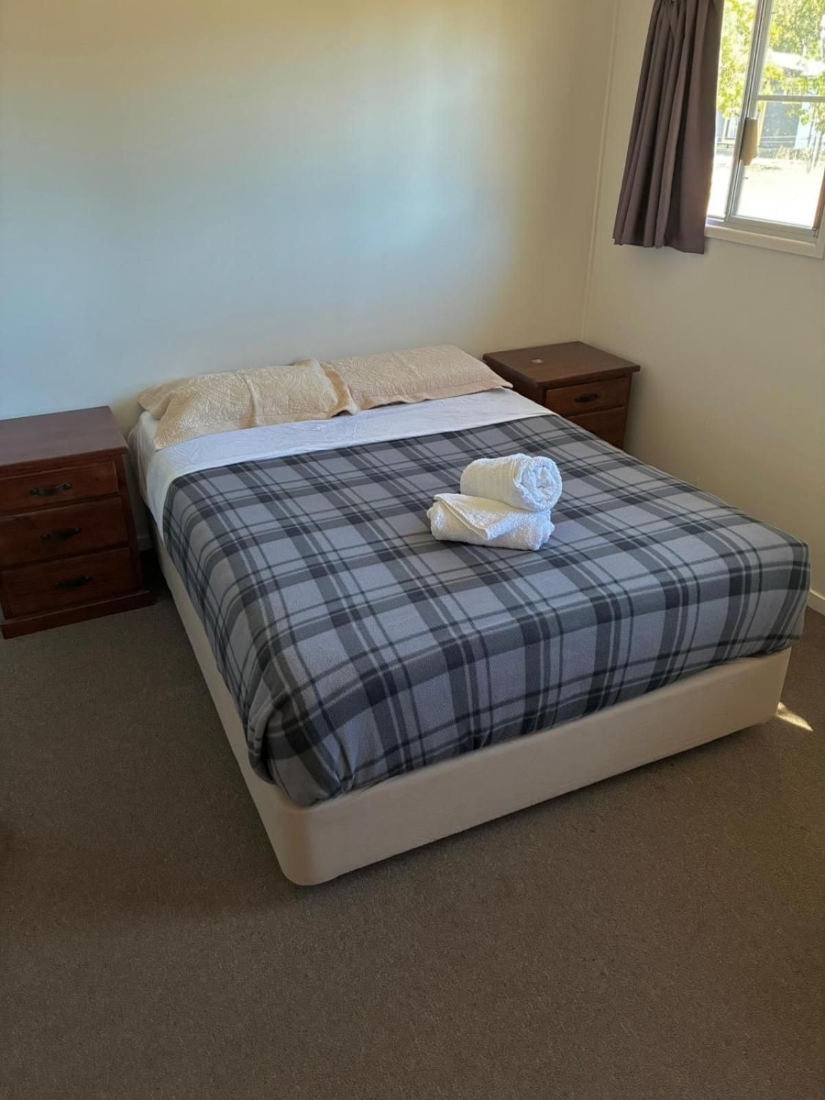 Ironbark Inn Standard Queen Room
