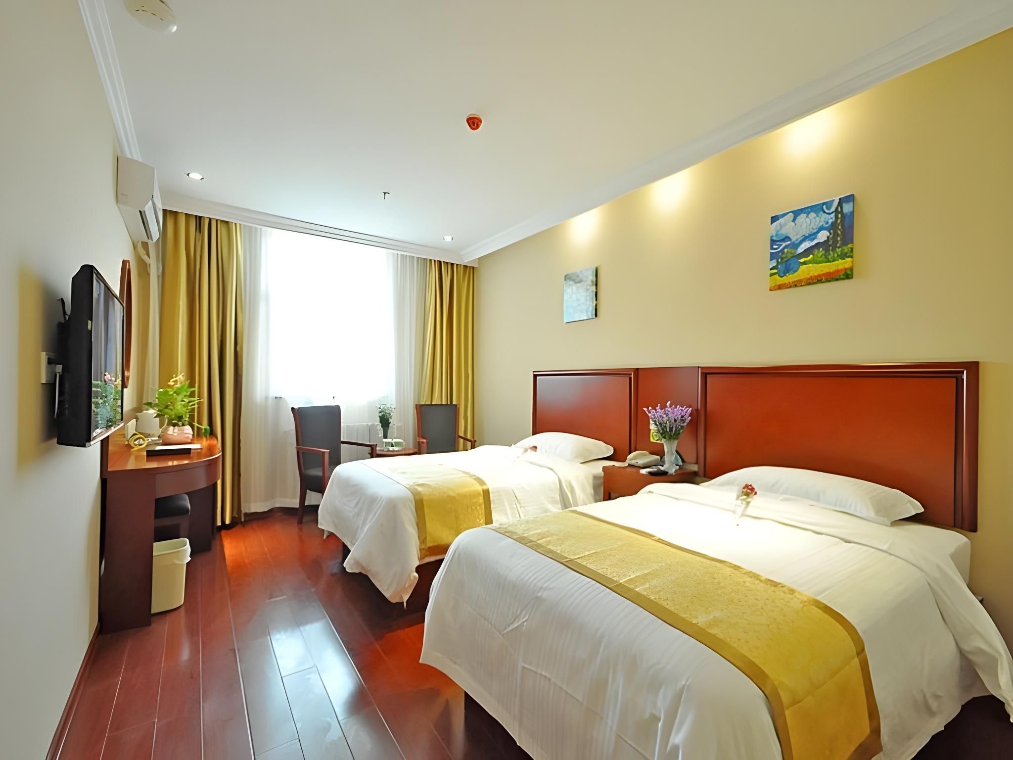 Twin Bed Room