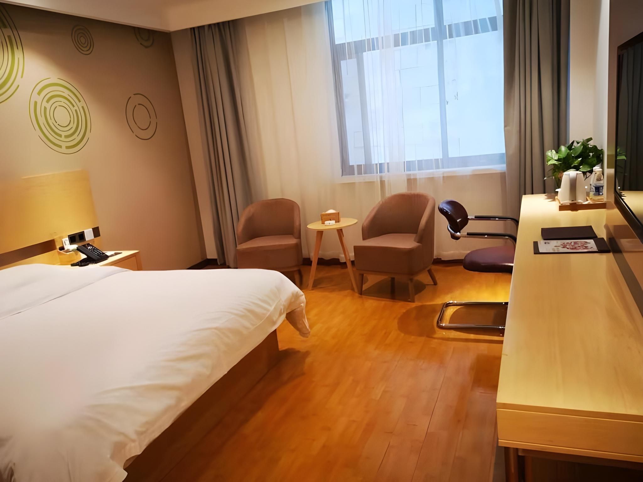 Hotel Queen Room