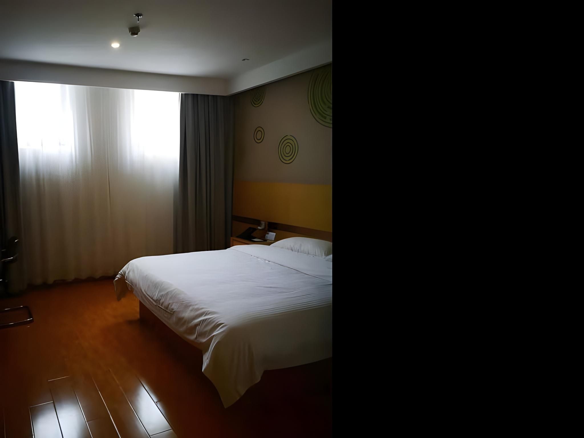 Hotel Queen Room