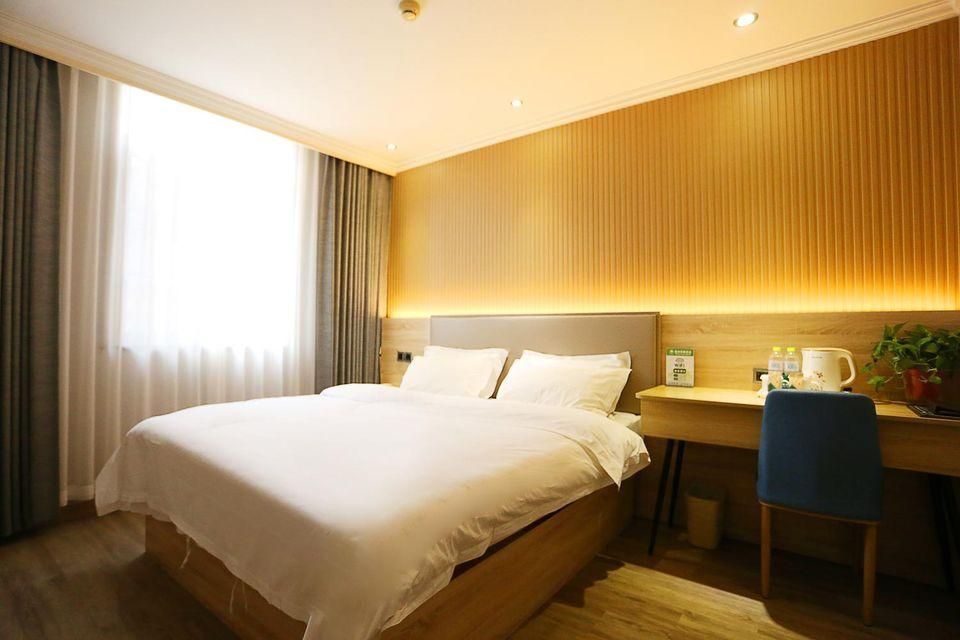 Hotel Queen Room