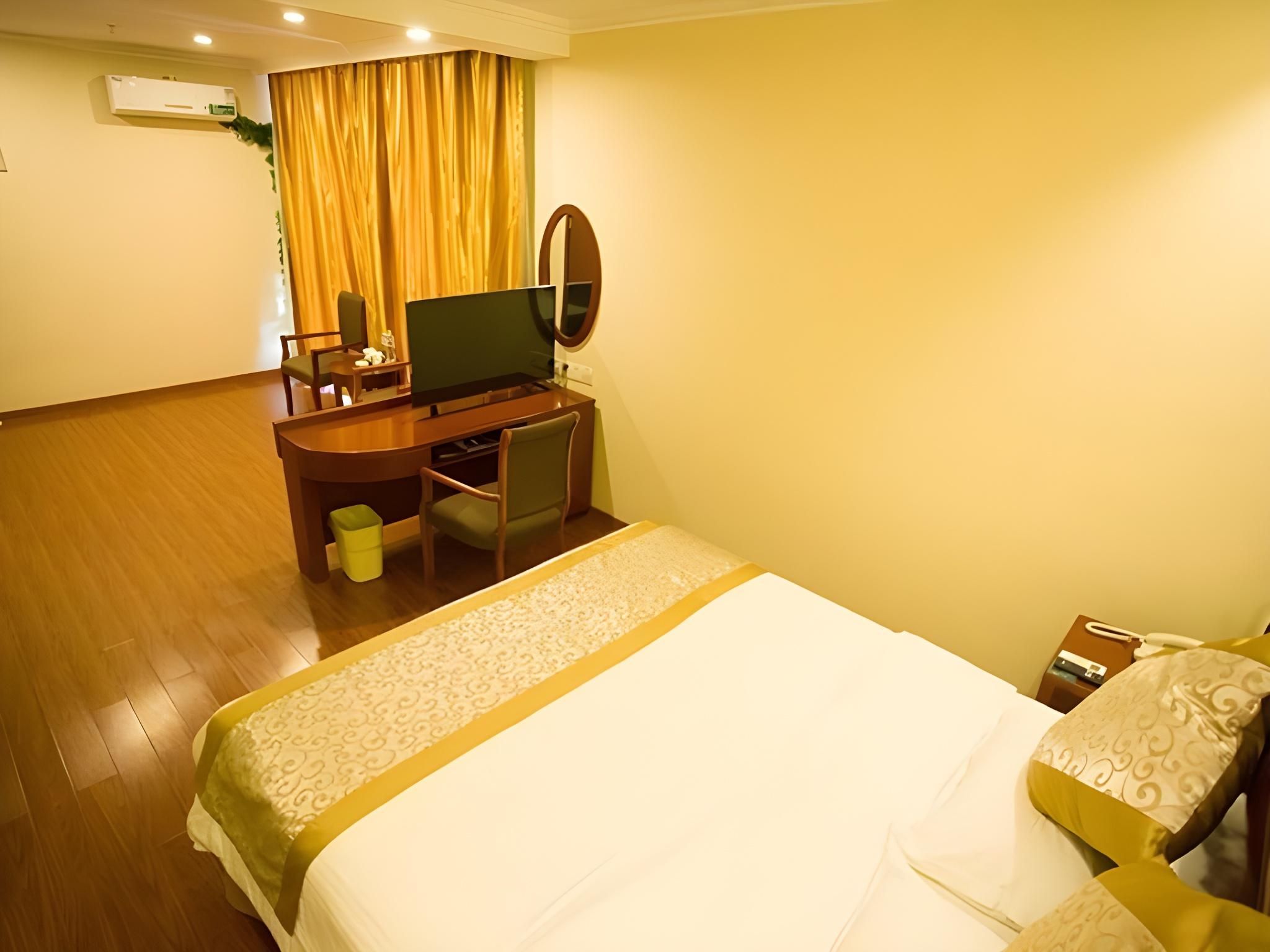 GTI - 1 Bed Guest Room, 1.5M Bed