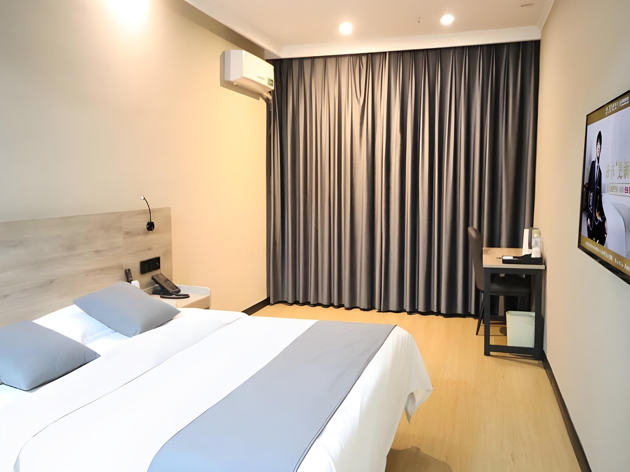 Feature Queen Room
