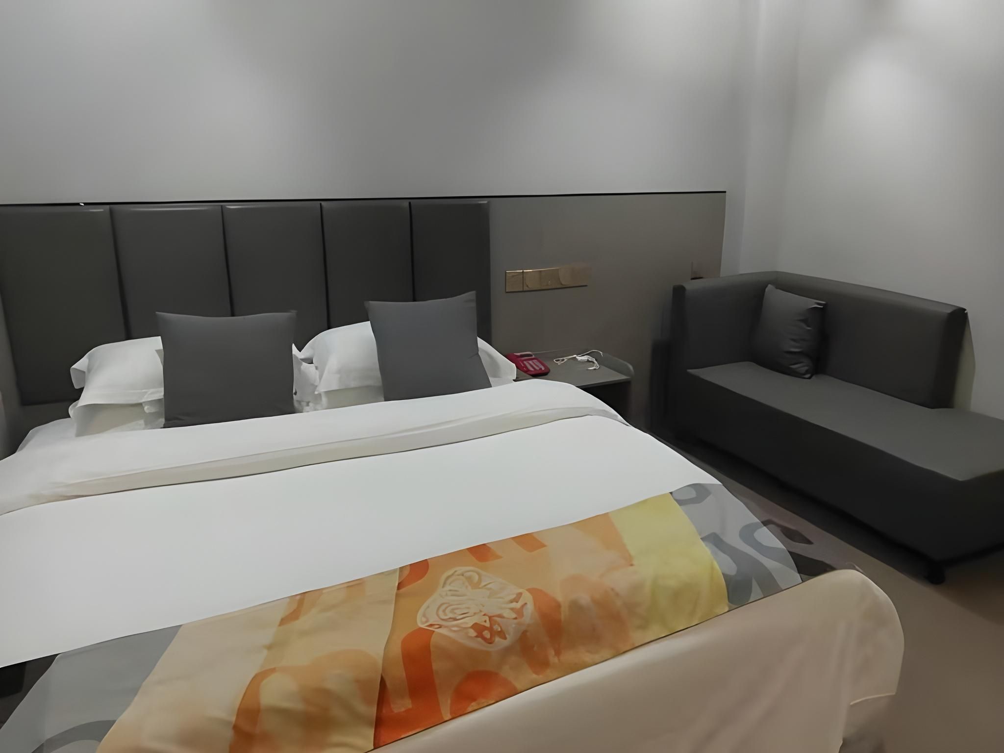GTI - Fashion 1 Bed Room, Aisle window