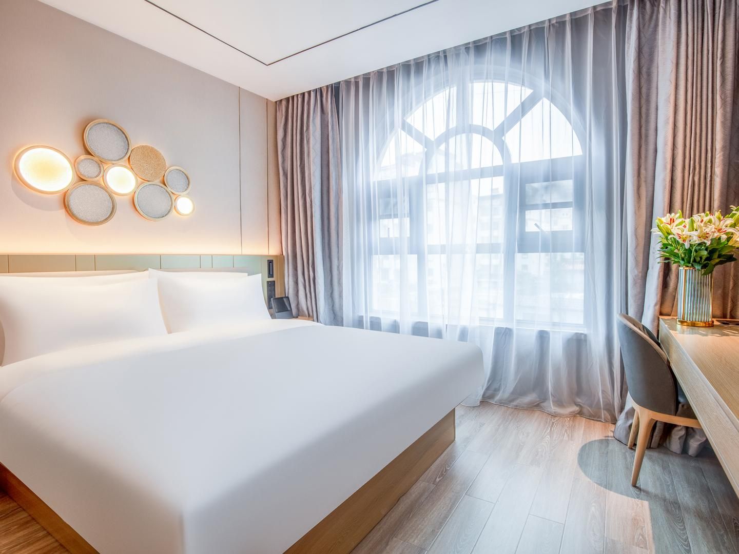 Huazhu - Yueruo Liujin Bed Room