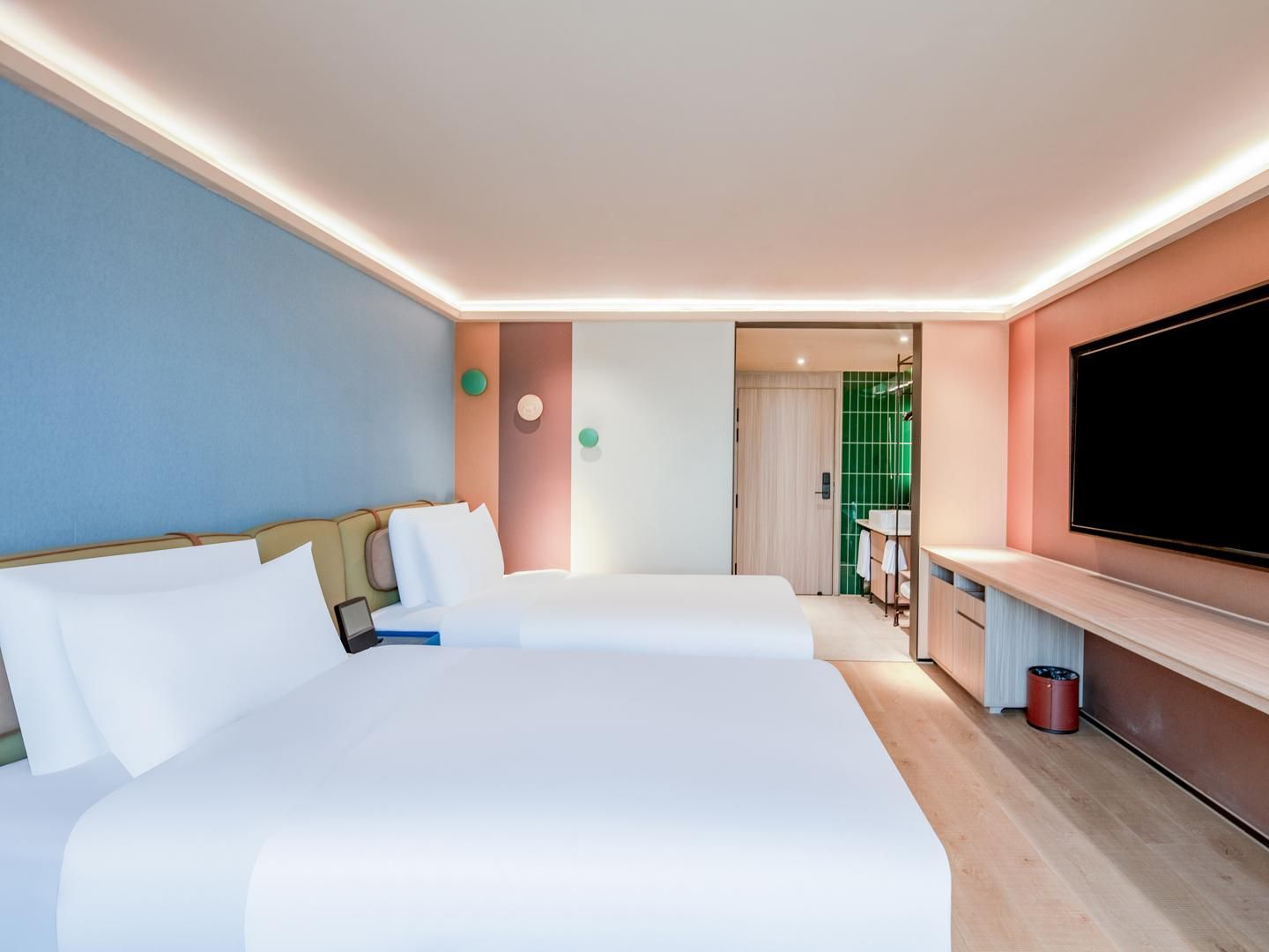 Huazhu - California Sunshine Twin Room